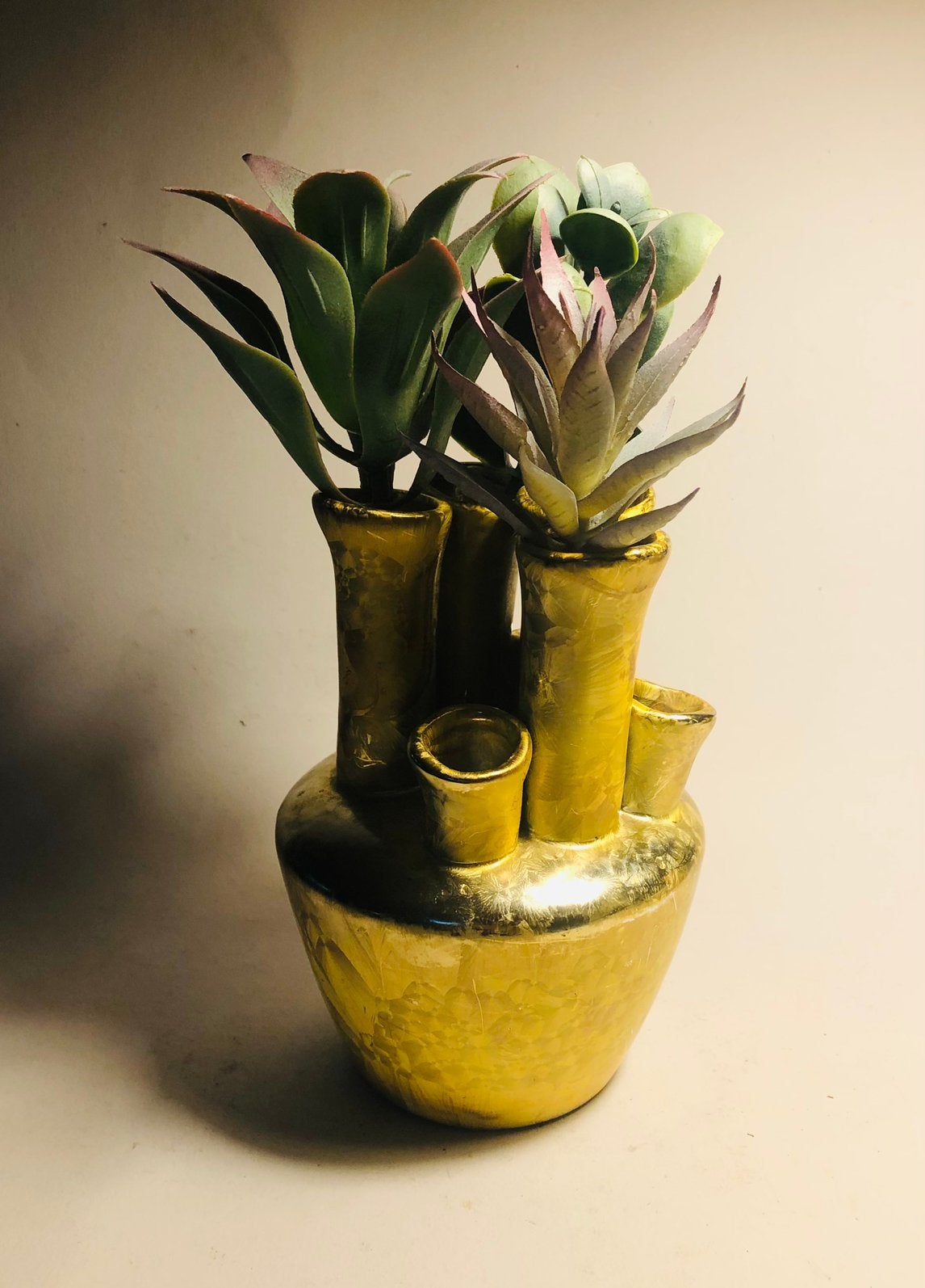 Gouden tulpenvaas van Daan Kromhout, ‘ Tuba’ keramiek, Huis en Inrichting, Woonaccessoires | Vazen, Overige kleuren, Ophalen of Verzenden