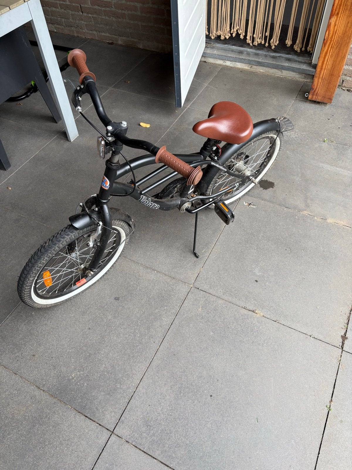 Kinderfiets 18 inch - Zwart met bruin zadel, Ophalen, Terugtraprem, Gebruikt, Handrem