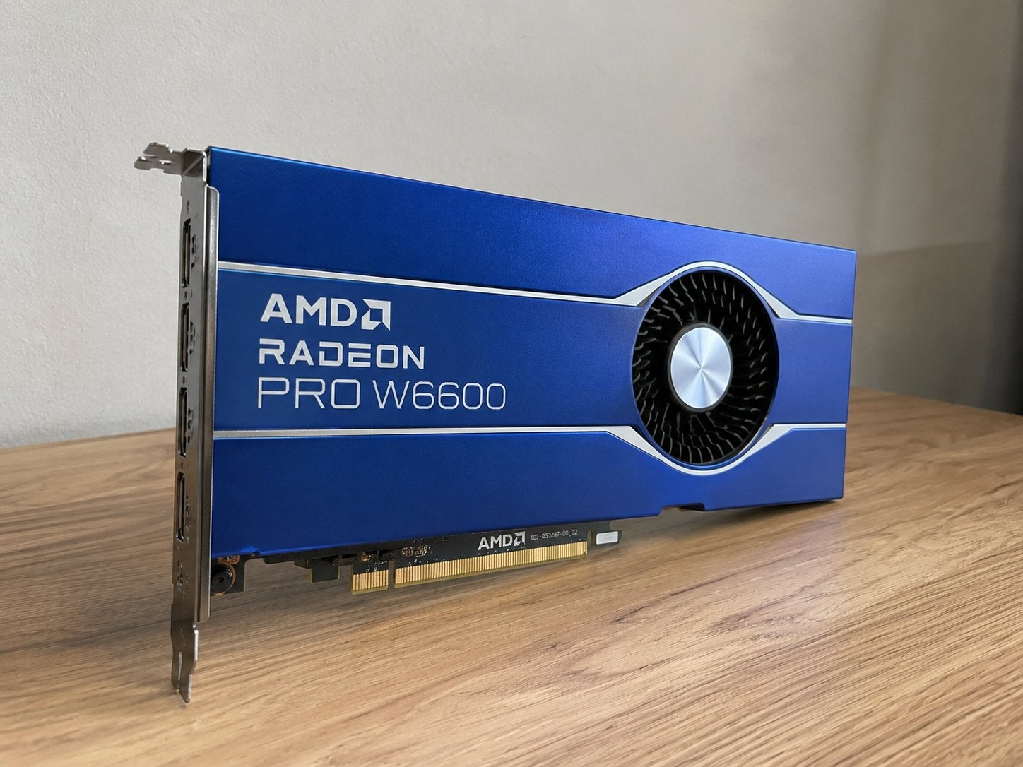 AMD Radeon Pro W6600 8GB | RX 6600 XT / RTX 3060 Performance, Computers en Software, Videokaarten, AMD, DisplayPort, GDDR6, PCI-Express 4