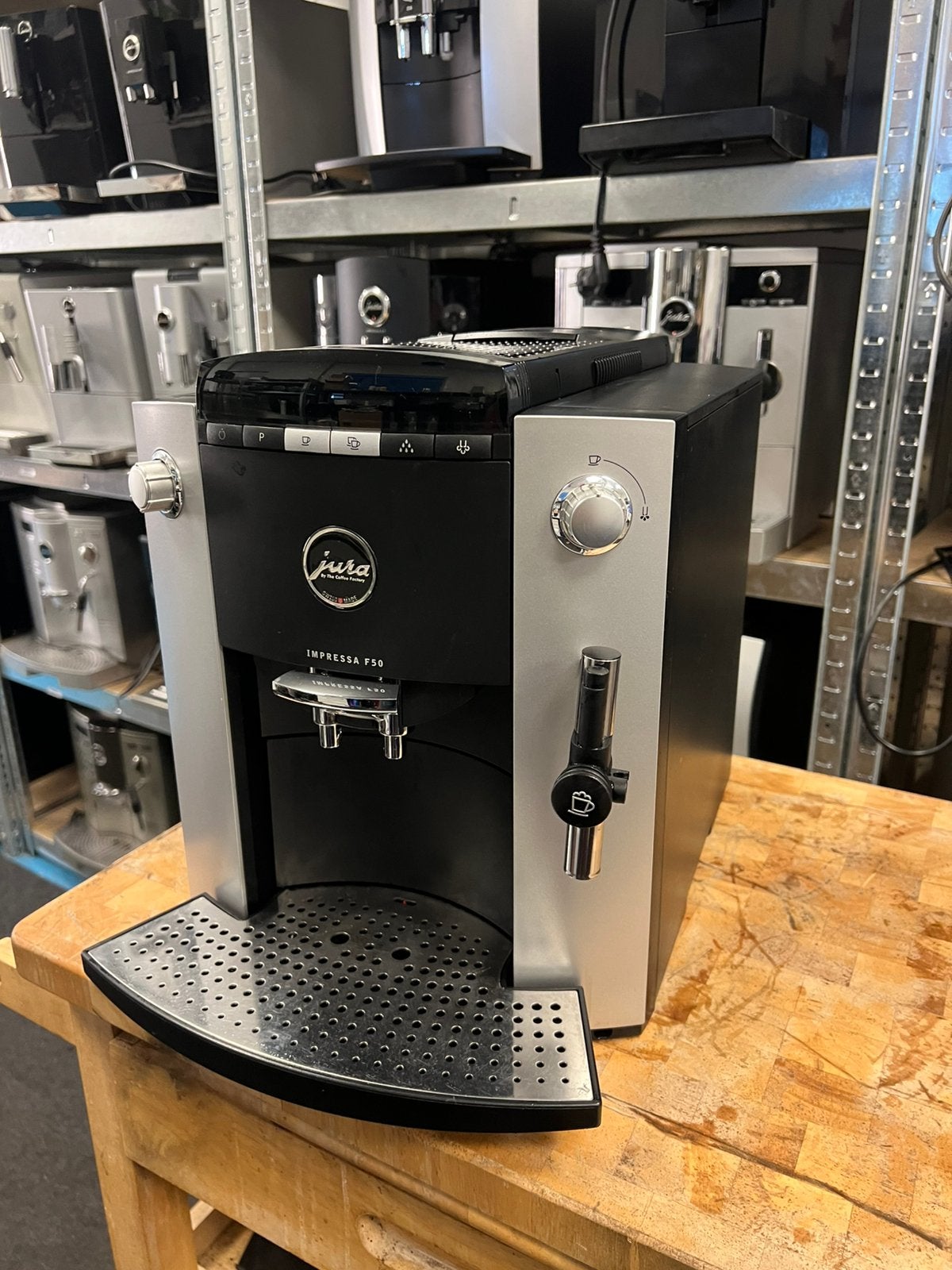 Jura f 50, Witgoed en Apparatuur, Kundendienst@jura.com, 10 kopjes of meer, Koffiemachine, Ophalen of Verzenden