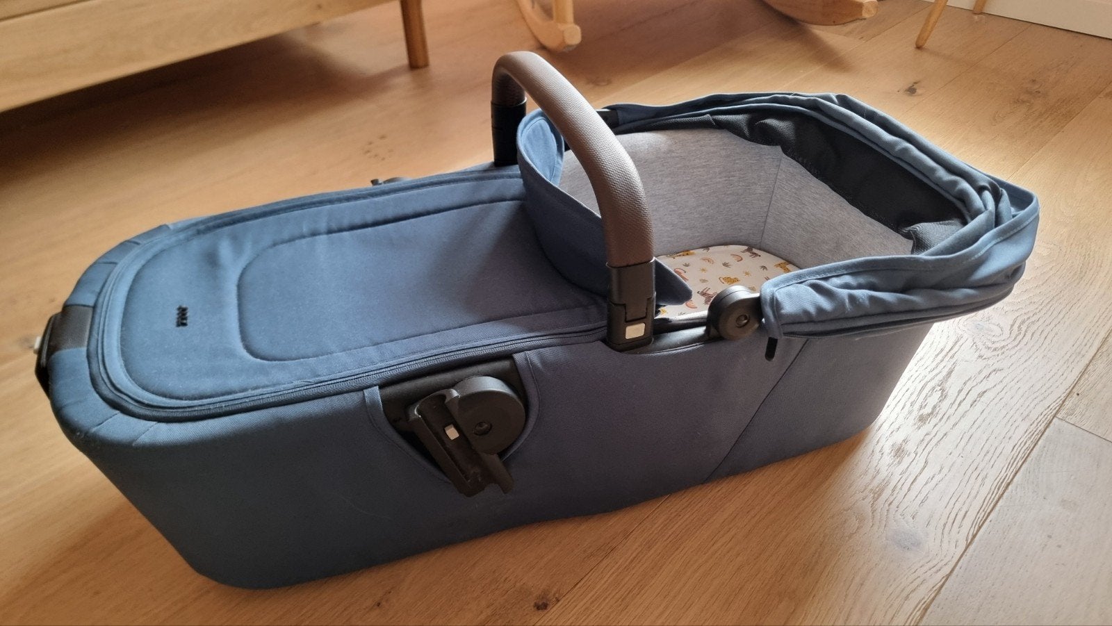 Joolz reiswieg voor de Aer kinderwagen met regenhoes, Kinderen en Baby's, Zo goed als nieuw, Met reiswieg, Ophalen, Kinderwagen