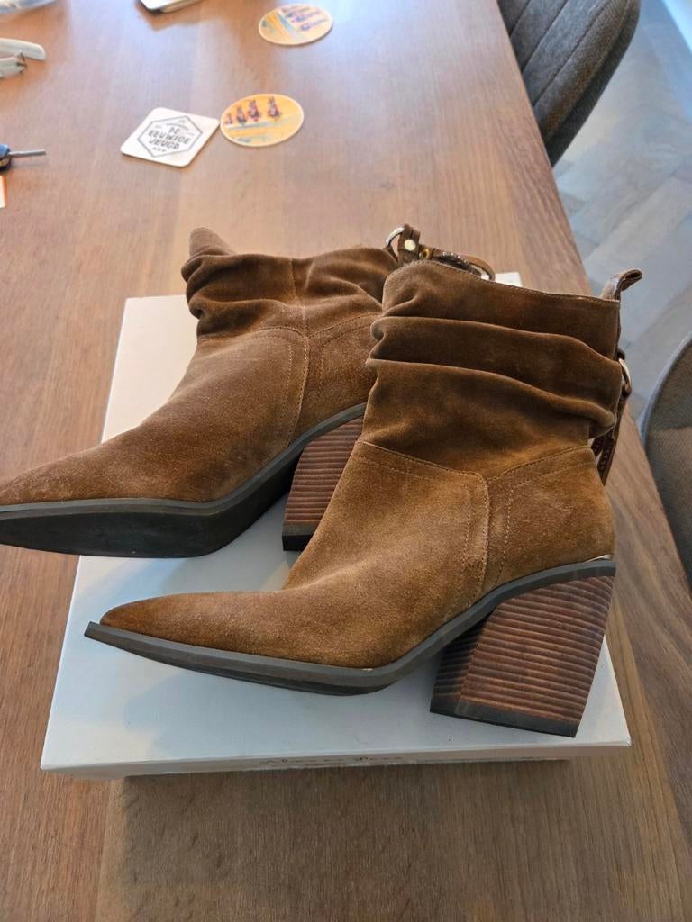 Alma en Pena suède laarsjes maat 38 ZGAN, Kleding | Dames, Schoenen, Alma en Pena, Bruin, Lage of Enkellaarzen, Ophalen of Verzenden
