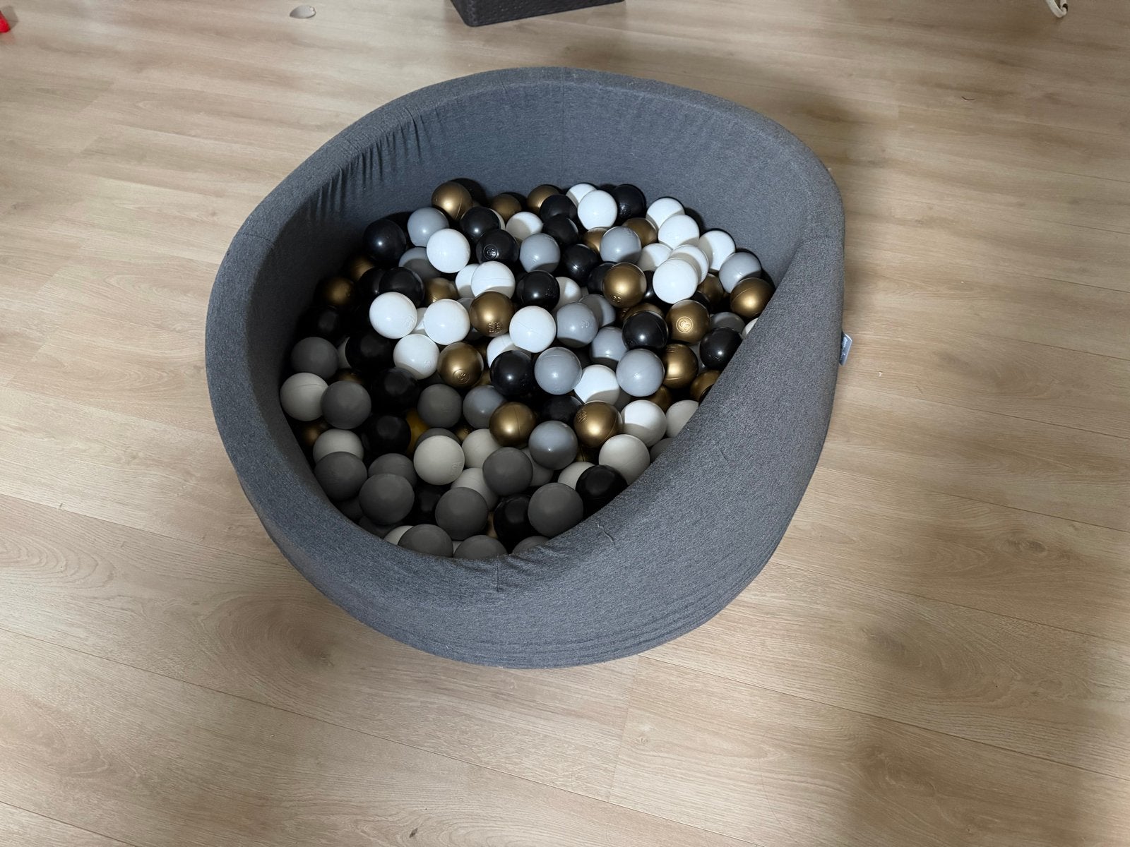 Kiddy Moon Ballenbak met ballen (grijs, wit, zwart, goud), Ophalen, Gebruikt, Overige typen