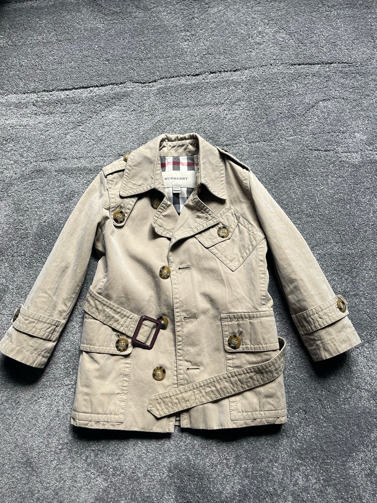 Burberry Trenchcoat voor kinderen - Beige maat 104, Kinderen en Baby's, Ophalen, Zo goed als nieuw, Jongen of Meisje