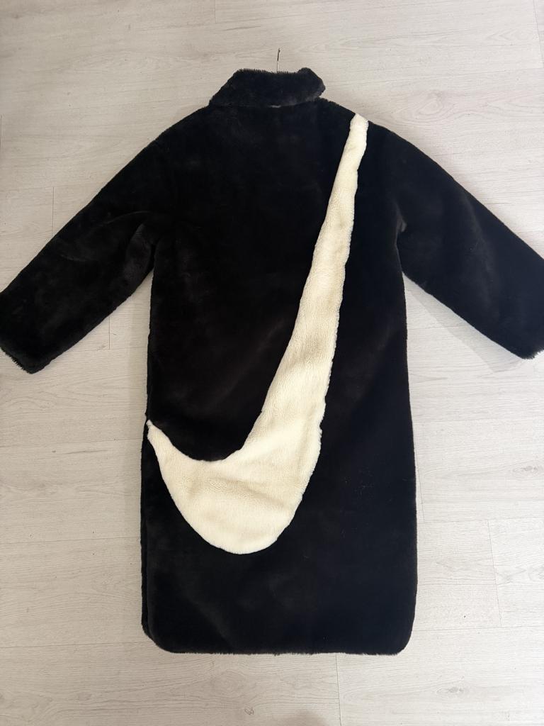 Lange Nike jas, Kleding | Dames, Jassen | Winter, Zwart, Nike, Ophalen of Verzenden, Zo goed als nieuw