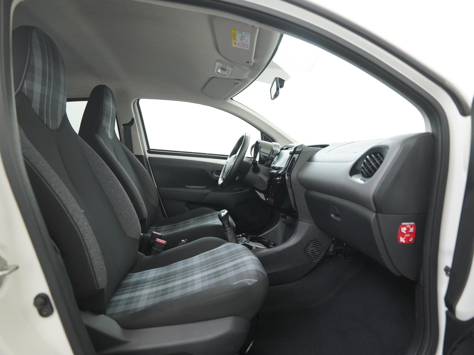 Peugeot 108 1.0 e-VTi Allure | Camera | CarPlay | Zondag Ope, Voorwielaandrijving, Stof, Gebruikt, 4 stoelen