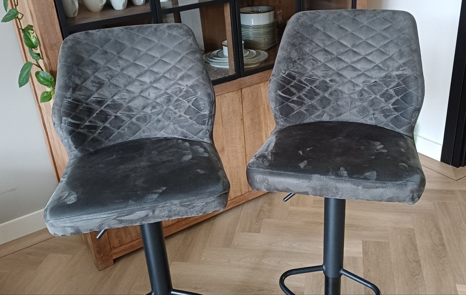 2  Barstoelen Grijs met Zwarte Voet - Gebruikt, Ophalen, Gebruikt, Twee, Modern, Industrieel