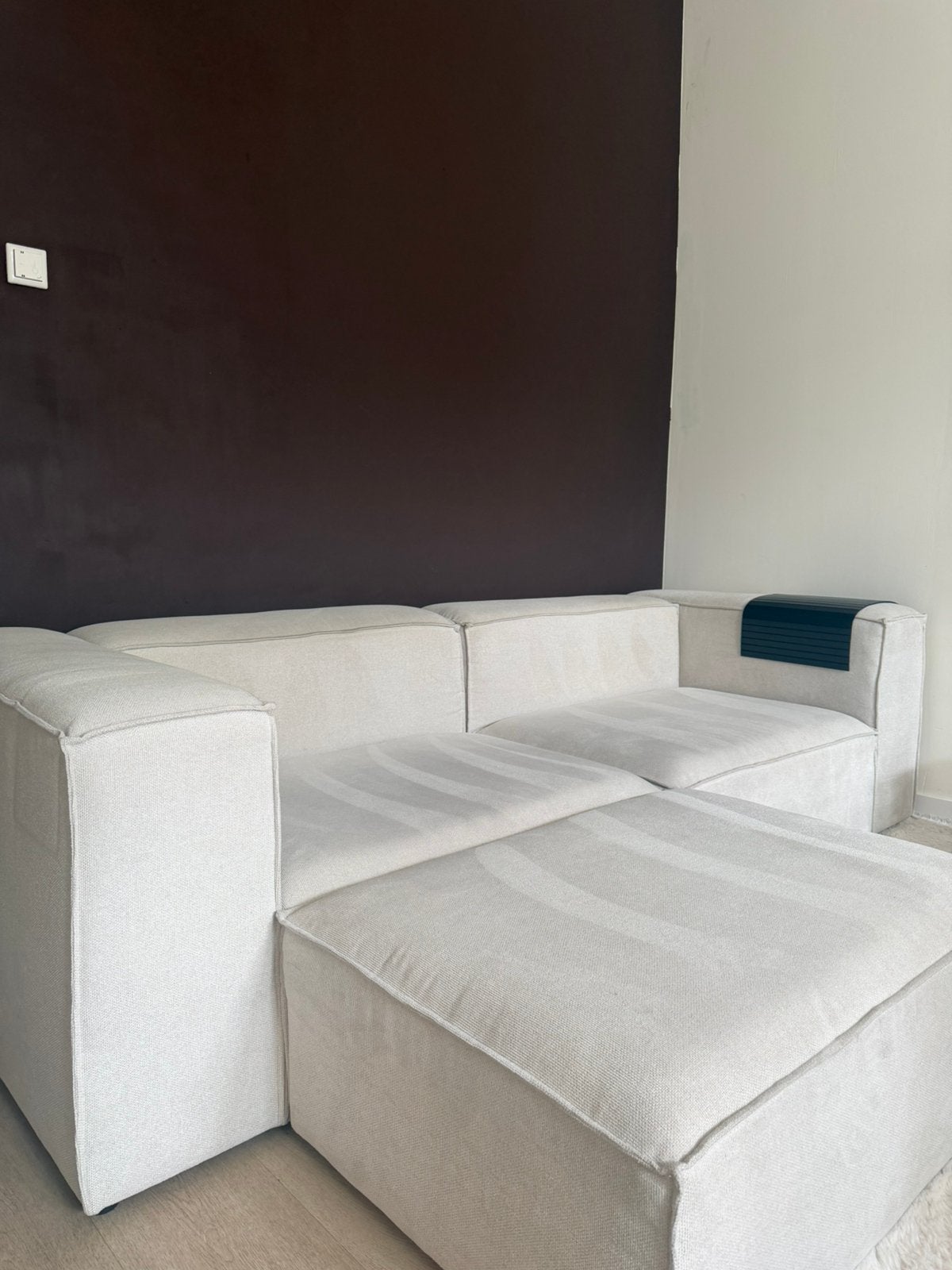 Loungebank Igor/crème + hocker – professioneel gereinigd, Huis en Inrichting, 125 cm of meer, 125 cm of meer, Ophalen of Verzenden