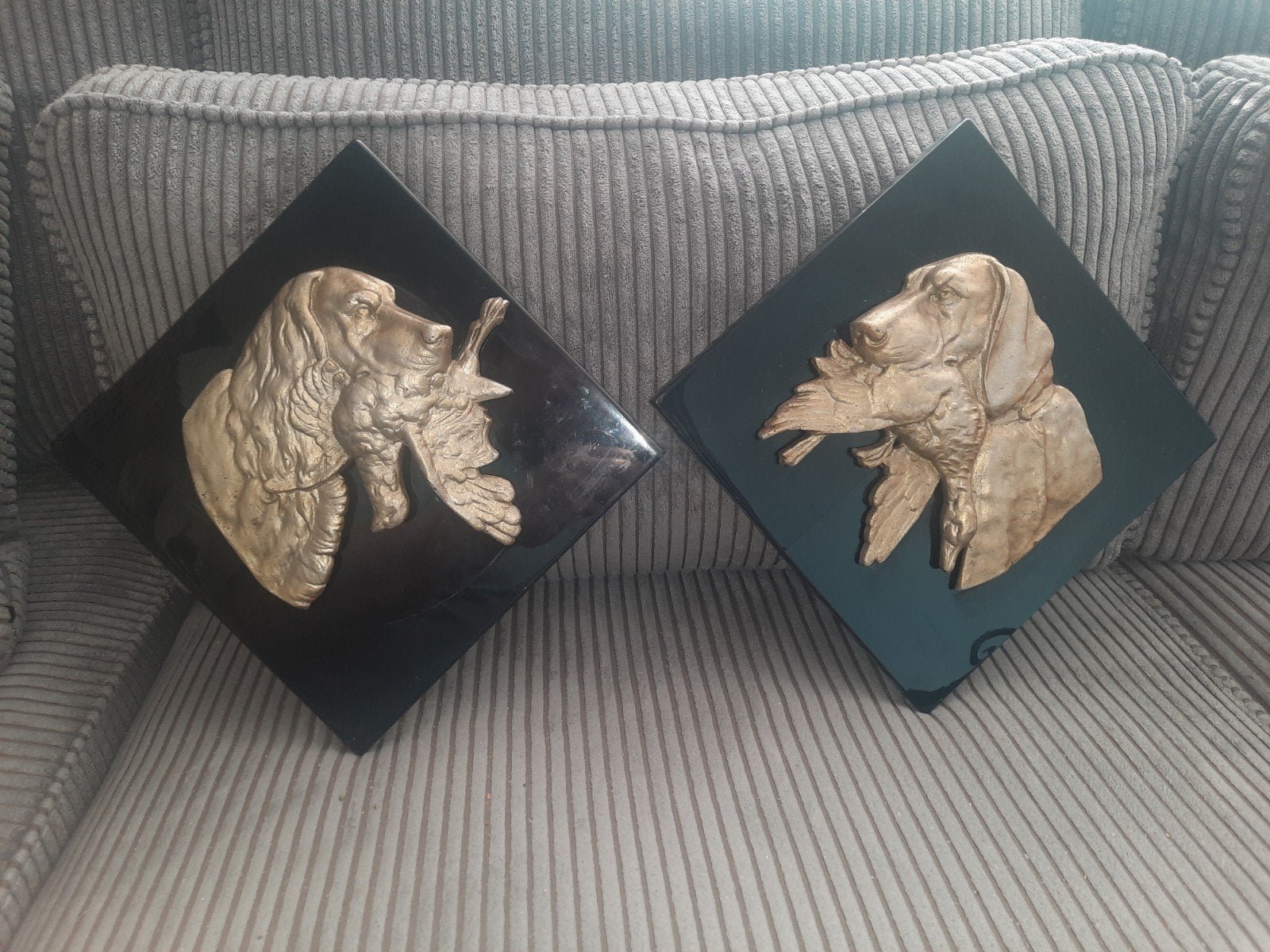 Set van 2 wanddecoraties: jachthonden met prooi, Zilver, Ophalen of Verzenden, Wanddecoratie, 20 - 50 cm