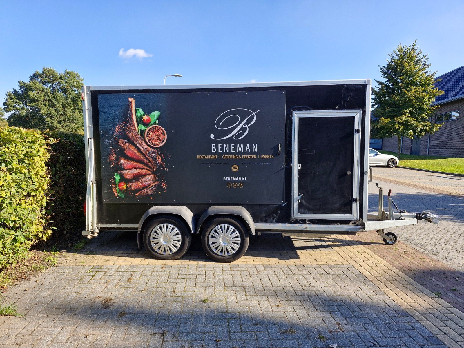 Sirius gesloten aanhangwagen met laadklep, Ophalen, Gebruikt