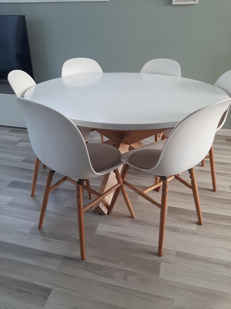 Kave Home Lotus ronde eettafel 130 cm + 6  stoelen, Huis en Inrichting, Gebruikt, Rond, Ophalen of Verzenden, Eikenhout