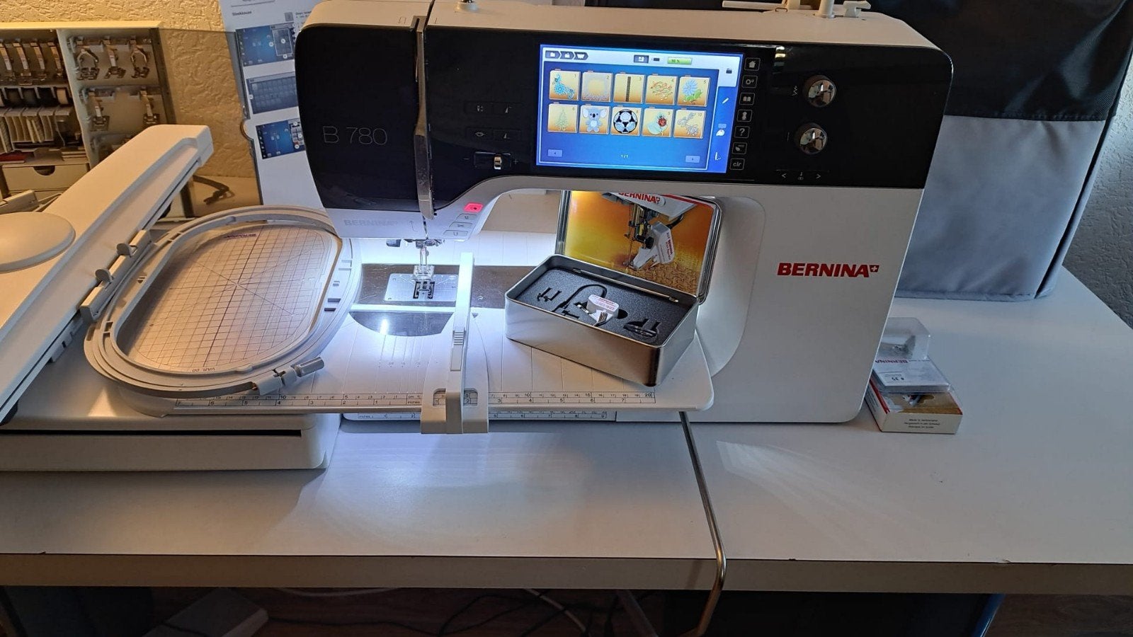 Bernina 780 Naai- en Borduurmachine - Nieuwstaat, Ophalen, Zo goed als nieuw, Naaimachine, Bernina