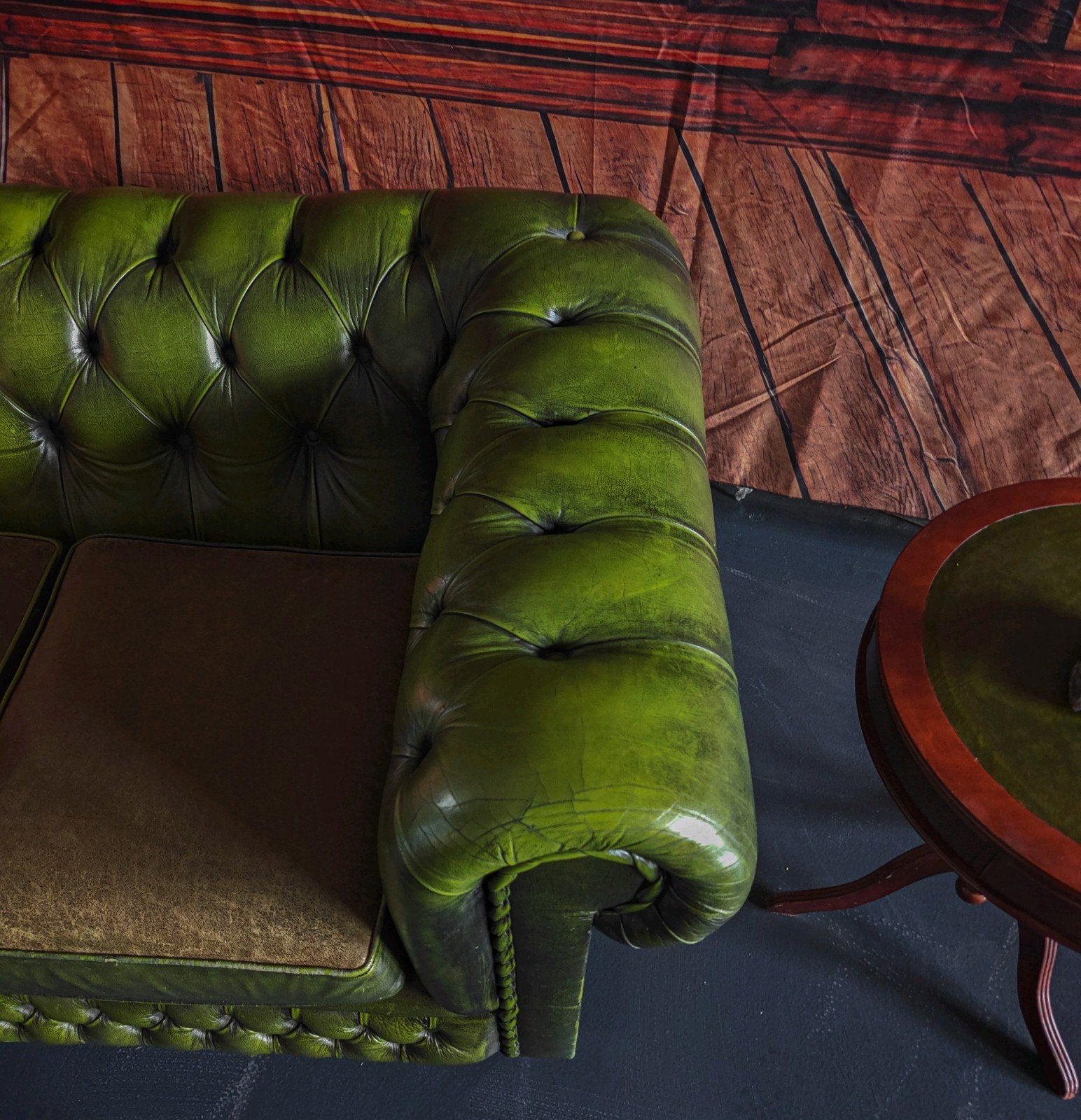 Engelse Chesterfield Bank 2 Zits Groen Leer, Gebruikt, Bollenmarkt 14c Zwaagdijk Oost, Treasure, Tweepersoons