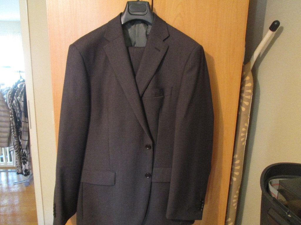 Heren Kostuum Grijs licht streepje maat 48/50  Merk AdamTEAB, Ophalen of Verzenden, Gedragen, Maat 48/50 (M), Blauw