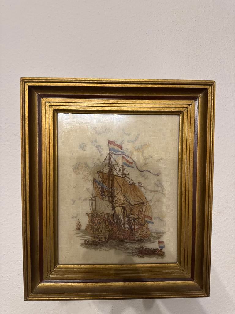 Antiek Borduurwerk VOC Schip in Gouden Lijst, Antiek en Kunst, Kunst | Schilderijen | Klassiek, Ophalen of Verzenden