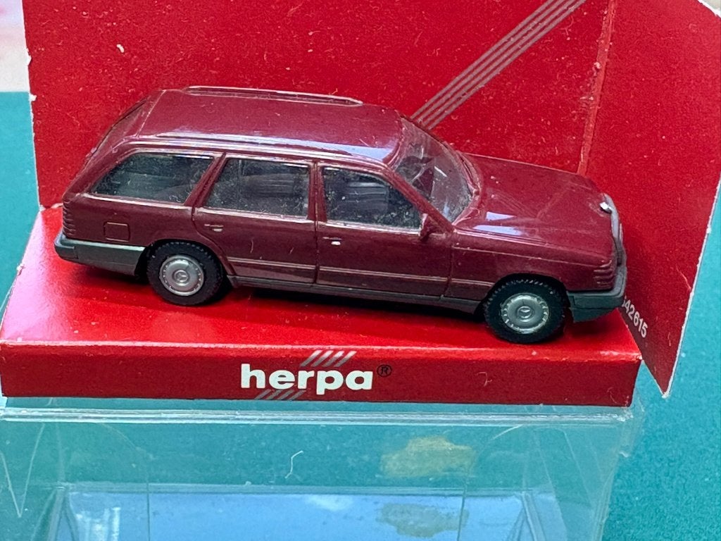 Herpa Mercedes Benz 300TE IMG6751/2, Hobby en Vrije tijd, Modelauto's | 1:87, Ophalen of Verzenden, Zo goed als nieuw, Auto, Herpa