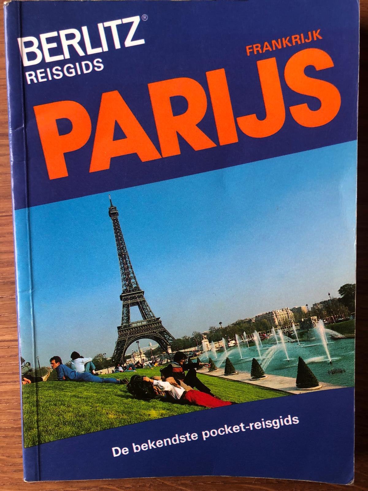 Berlitz reisgids pocketgids Parijs, Europa, Ophalen of Verzenden, Reisgids of -boek, Gelezen