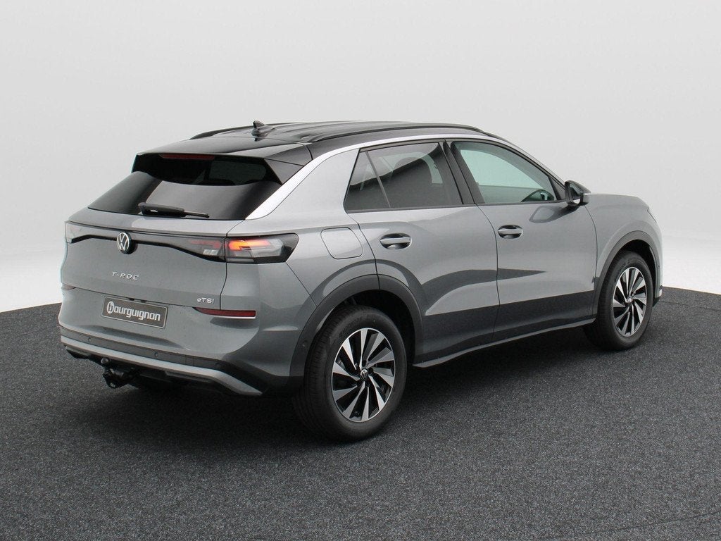 Volkswagen T-Roc Life First Edition 1.5 eTSI 116 PK | Trekha, 1498 cc, 4 cilinders, 116 pk, Zwart