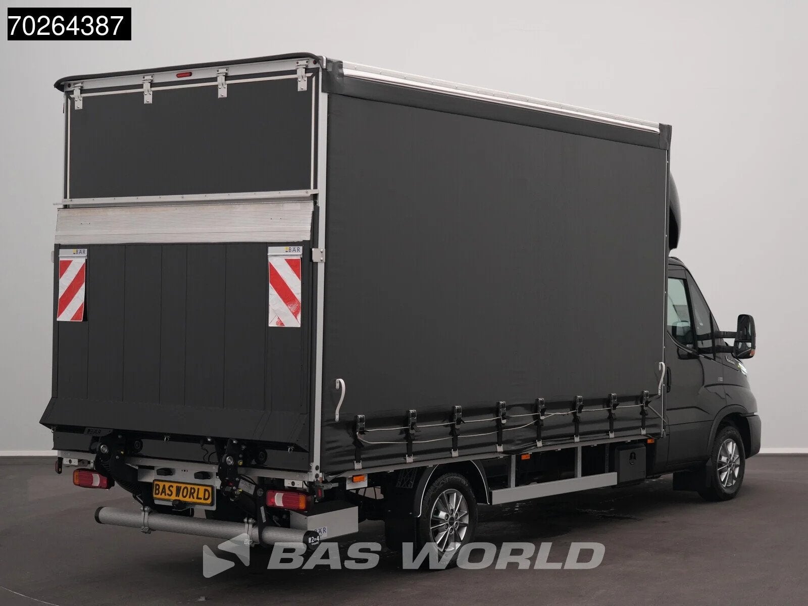 Iveco Daily 35S18 BPM VRIJ! 3.0L 180PK Automaat Schuifzeilen, Auto's, Bestelauto's, Automaat, Stof, Euro 6, 4 cilinders