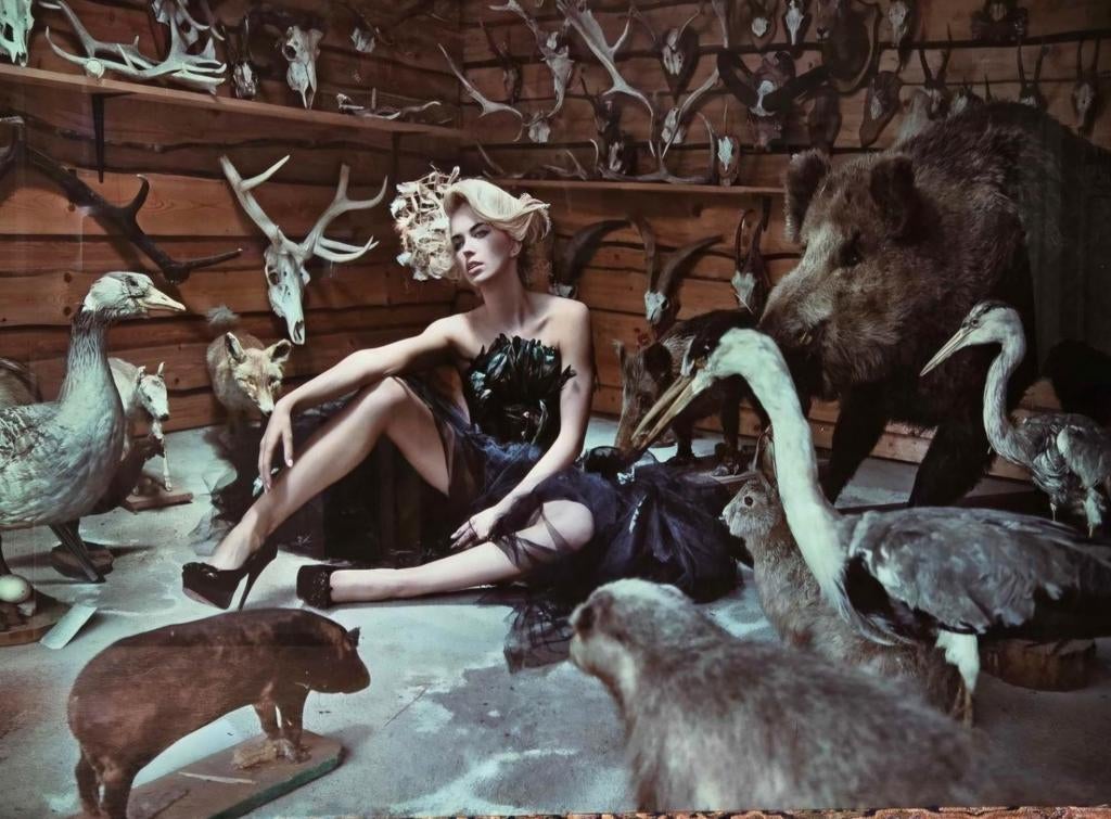 Konrad Bak - Woman with Wild Animals - Fotokunst Erwin Olaf, Ophalen