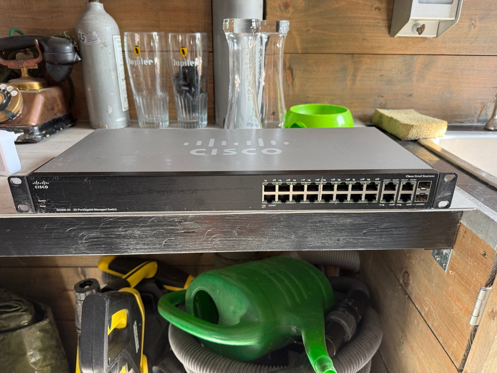 Cisco SG300-20 20-Poort Gigabit Managed Switch, Ophalen of Verzenden, Gebruikt
