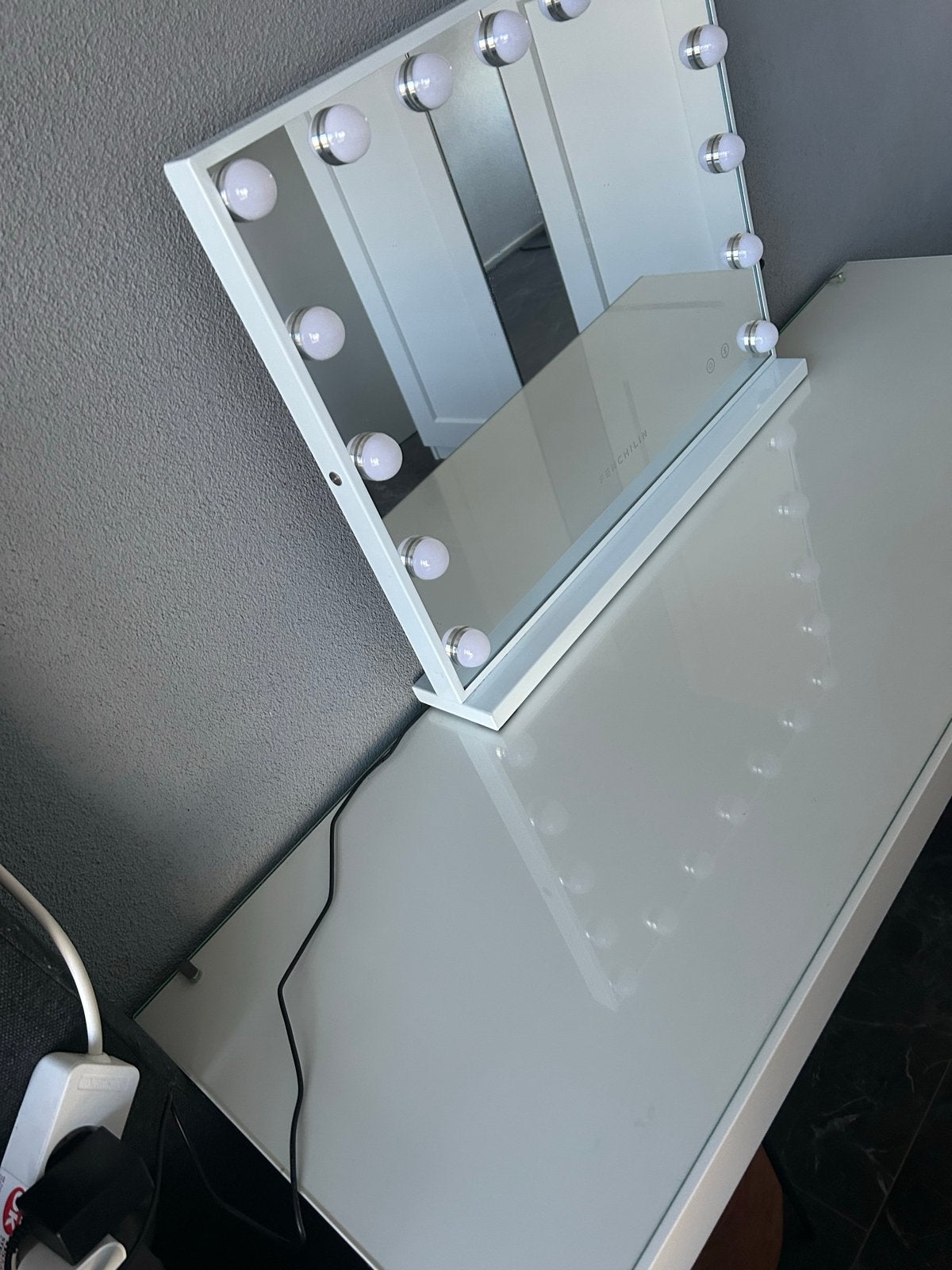 Witte make-up tafel met Hollywood spiegel, Ophalen of Verzenden, Zo goed als nieuw, Hout, 100 tot 150 cm