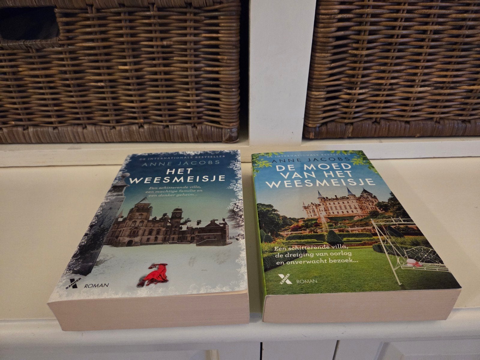 Anne Jacobs Het weesmeisje, Boeken, Ophalen of Verzenden, Gelezen