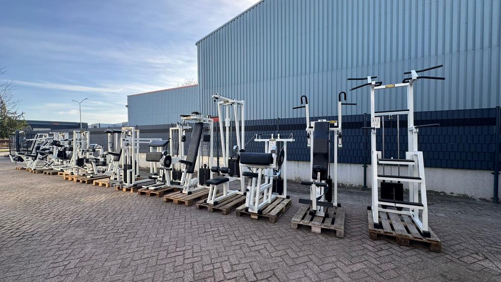 11 Verschillende Technogym Istonic Kracht Apparaten, Ophalen, Gebruikt, Krachtstation
