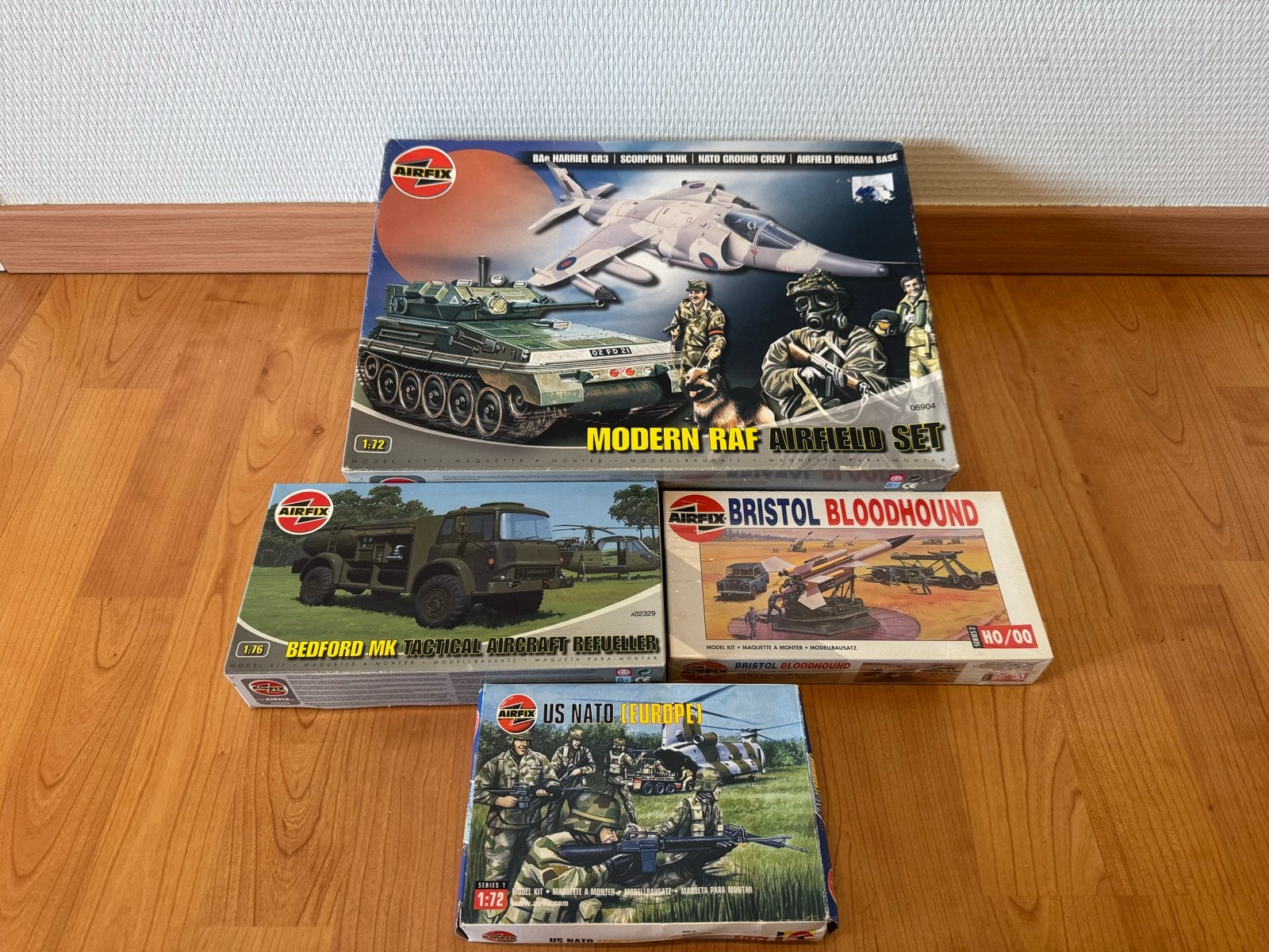 Airfix Diorama Set: Modern RAF Airfield, Bedford, Bloodhound, 1:50 of kleiner, Overige typen, Ophalen of Verzenden, Zo goed als nieuw