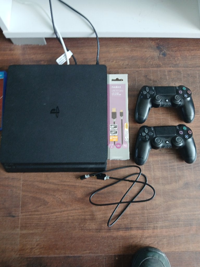 Playstation 4 slim 1tb, Ophalen, Gebruikt, Met 2 controllers, 1 TB