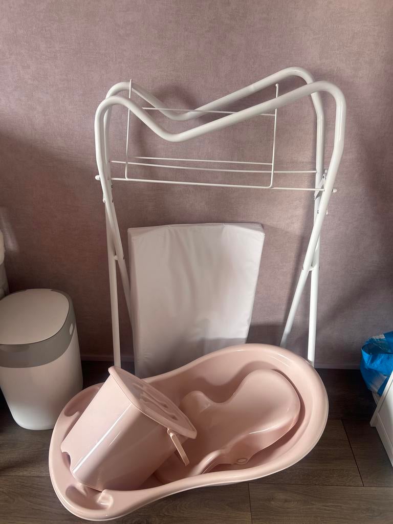 Babybadje met standaard en aankleedkussen, Gebruikt, Badje, Standaard, Ophalen