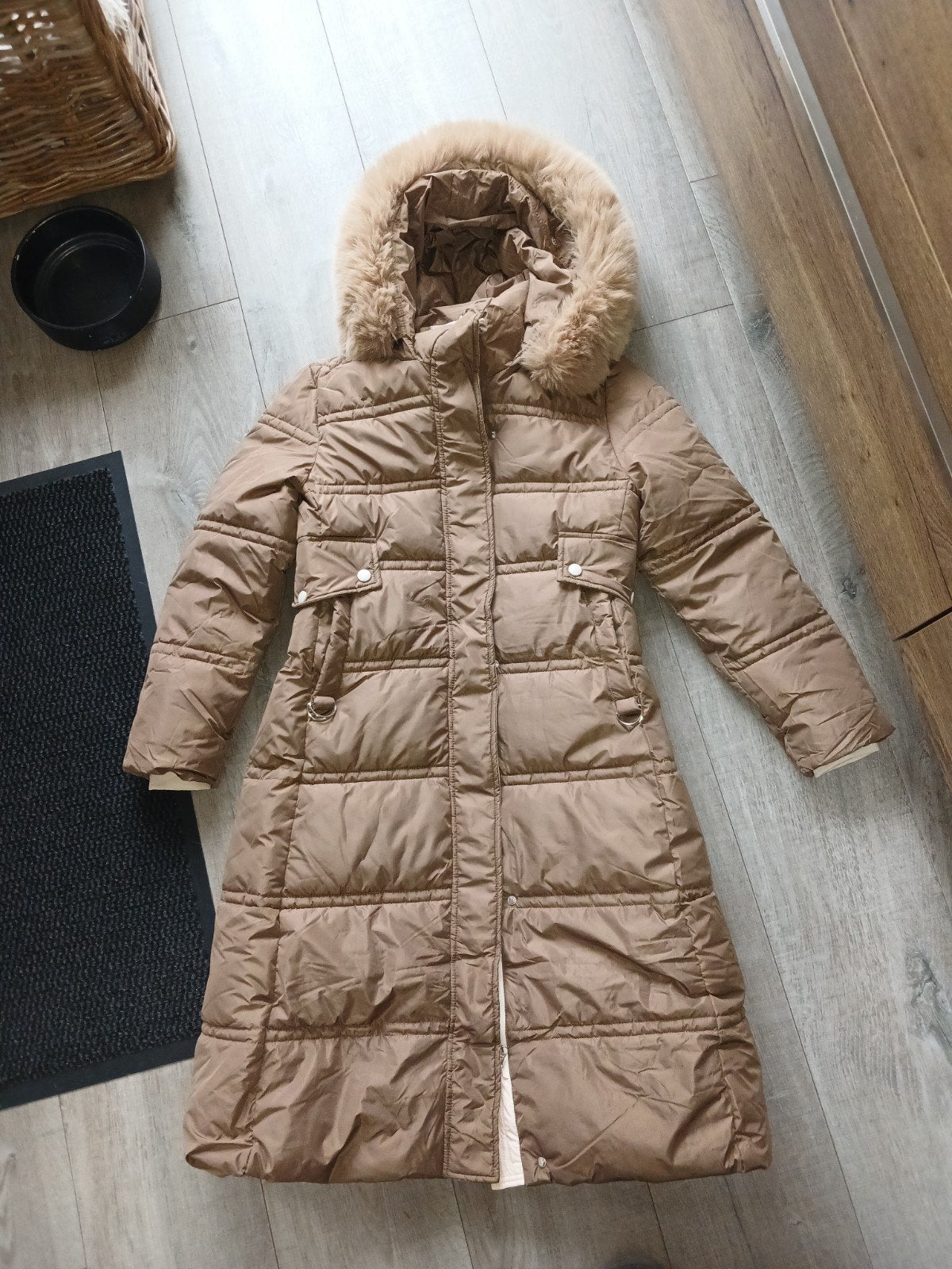 Lange gewatteerde jas met capuchon en bontkraag - Maat M, Kleding | Dames, Maat 38/40 (M), YJSP, Bruin, Ophalen of Verzenden