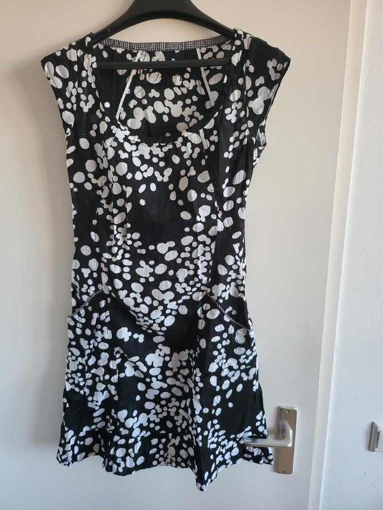 Zwart-witte jurk met stippenpatroon just b S, Kleding | Dames, Jurken, Zwart, Ophalen of Verzenden, Maat 36 (S), Onbekend