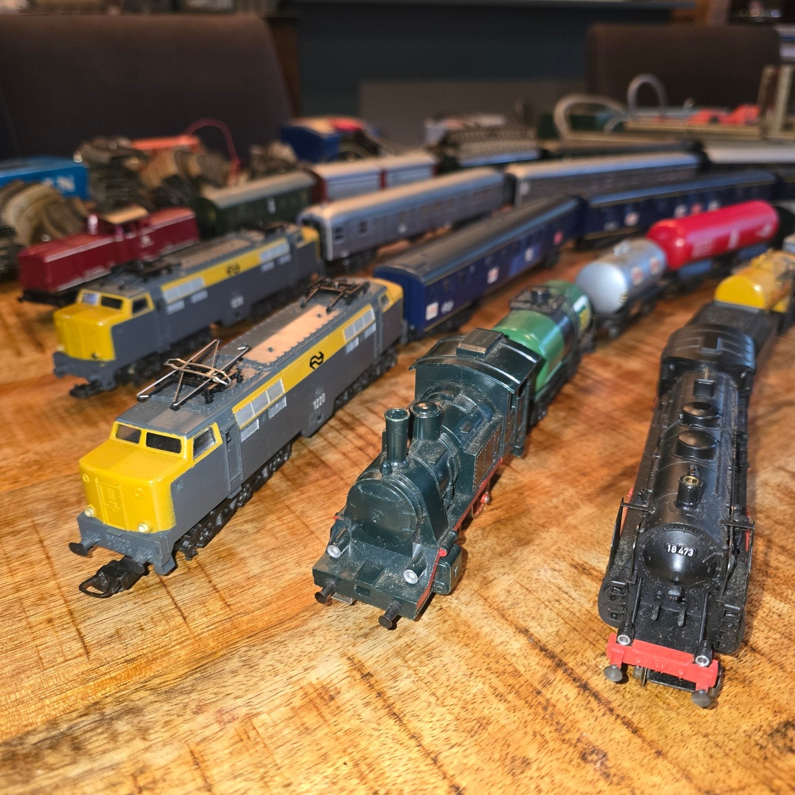 Märklin treinset – 5 gemotoriseerde locomotieven, 29 wagons, Ophalen, Wisselstroom, Treinset, Zo goed als nieuw