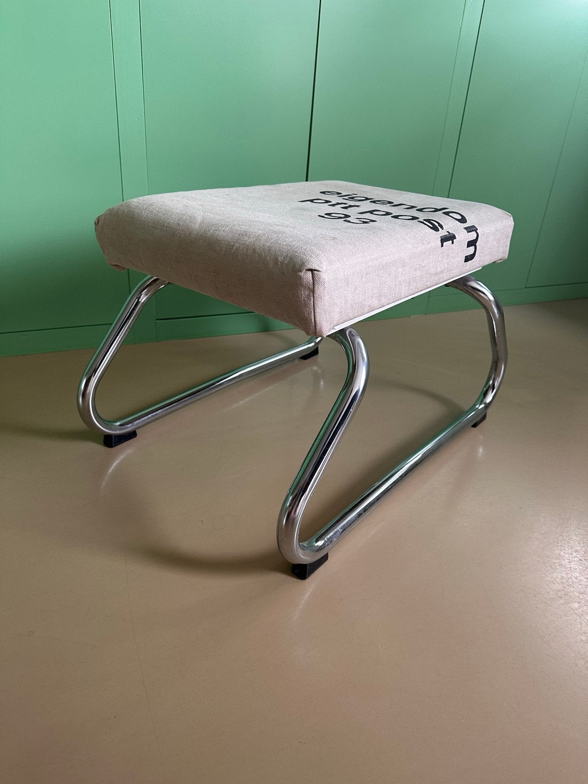 Bankje met chromen frame en postzakbekleding, Ophalen, Gebruikt, Staal