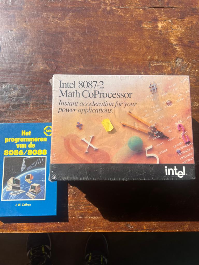 Intel 8087-2 Math CoProcessor & Boek 8086/8088, Computers en Software, Overige Computers en Software, Nieuw, Ophalen