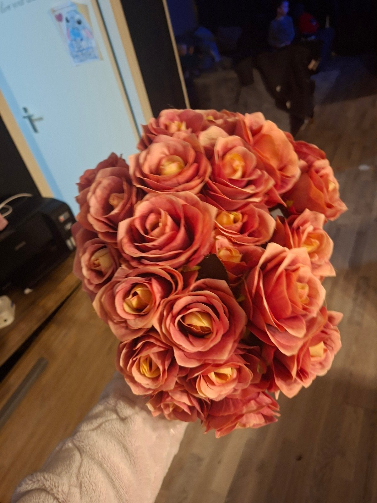 Nieuw Boeket Kunstbloemen - Roze/Oranje Rozen, Binnen, Nieuw, Ophalen of Verzenden, Boeket