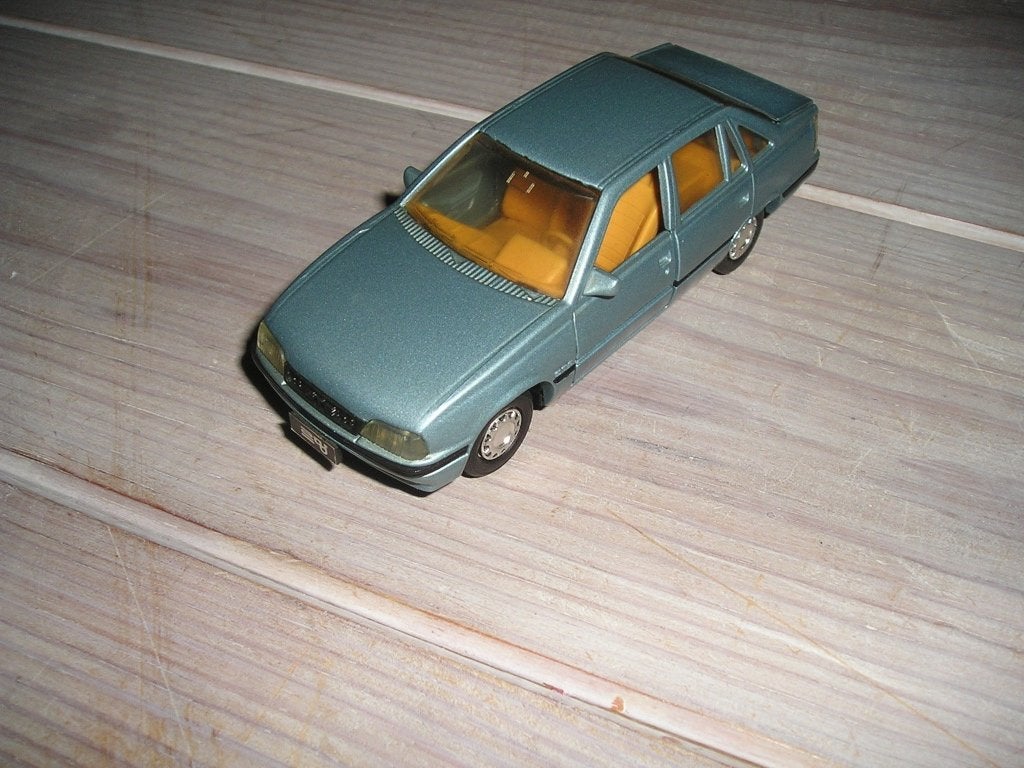 Kingstar Daewoo Le Mans Opel Kadett sedan blauw 1:35, Ophalen of Verzenden