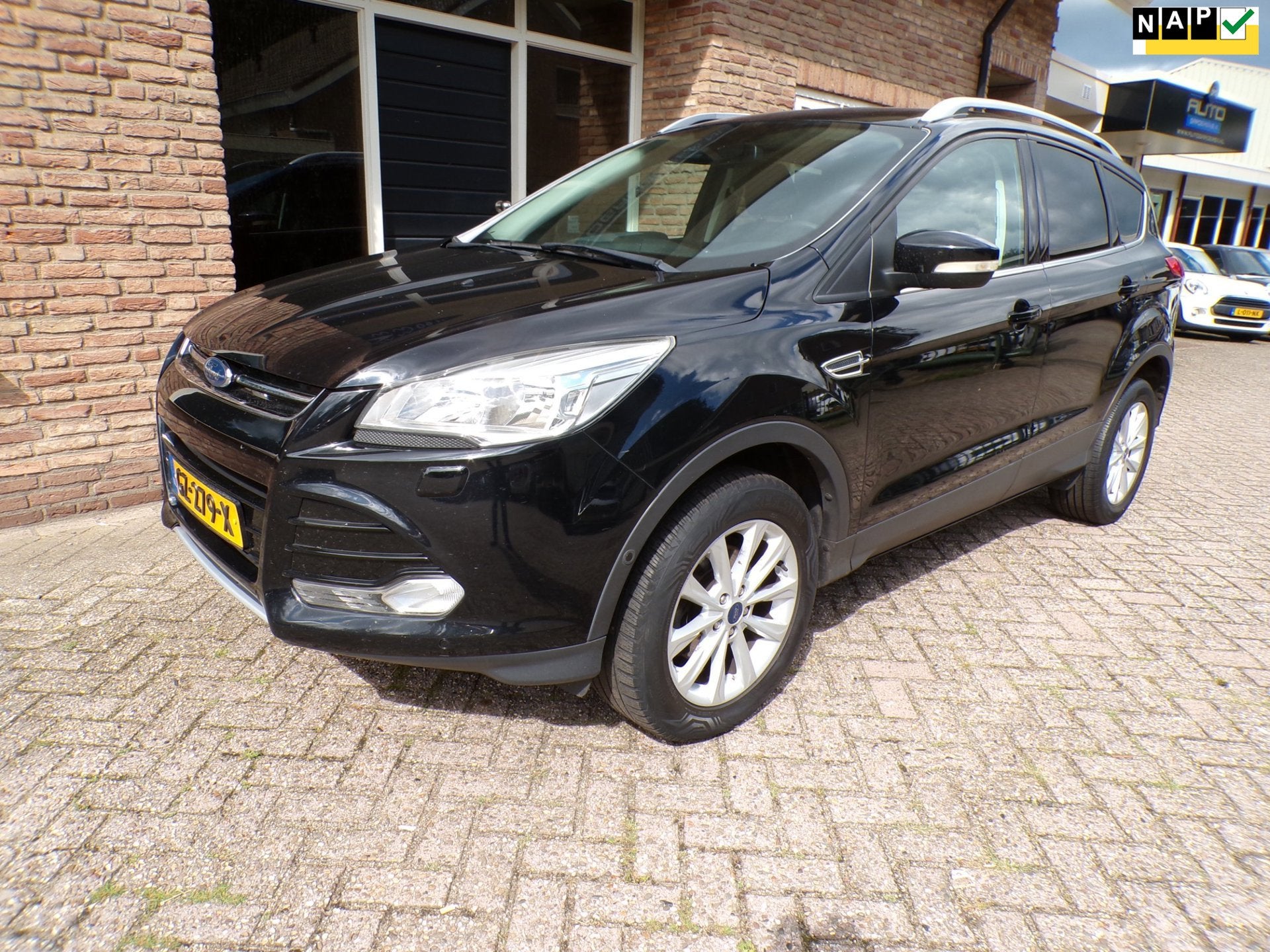 Ford Kuga 1.5 Titanium, 4 cilinders, Leder en Stof, Zwart, Origineel Nederlands