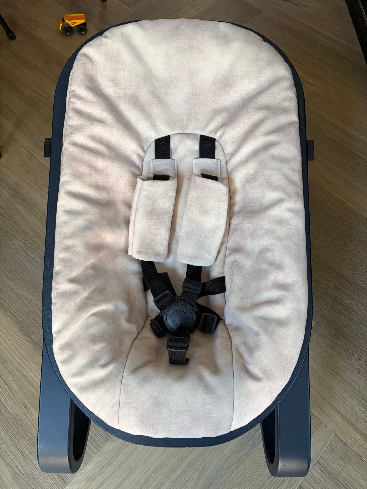 Kidsmill babywipstoel donkerblauw - Zo goed als nieuw, Wipstoel, Ophalen, Overige merken, Met gordel(s) of riempje(s)