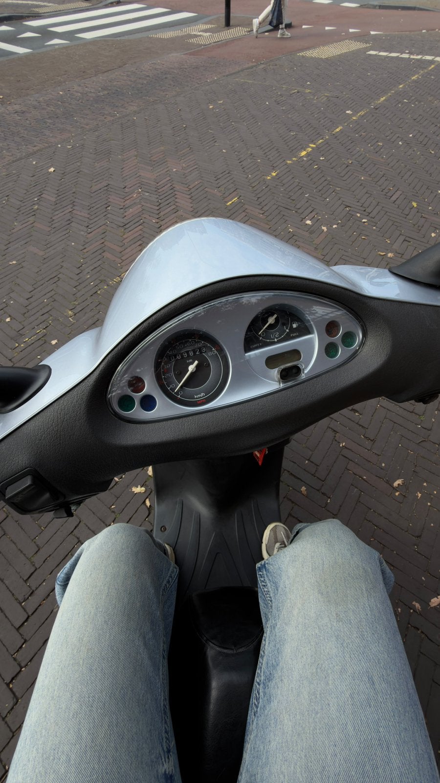 Foto 7 van Piaggio Fly 2T 2011 | Mag in Milieuzone | Weinig KM