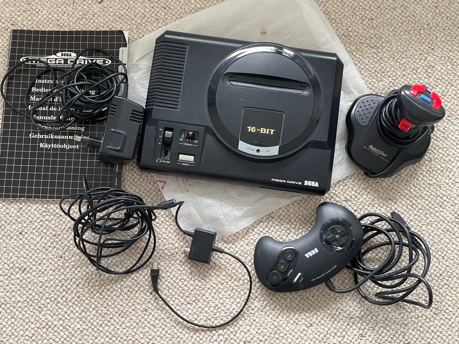 Sega Mega Drive 16-Bit Console met 2 Controllers, Spelcomputers en Games, Spelcomputers | Sega, Ophalen of Verzenden, Met 2 controllers