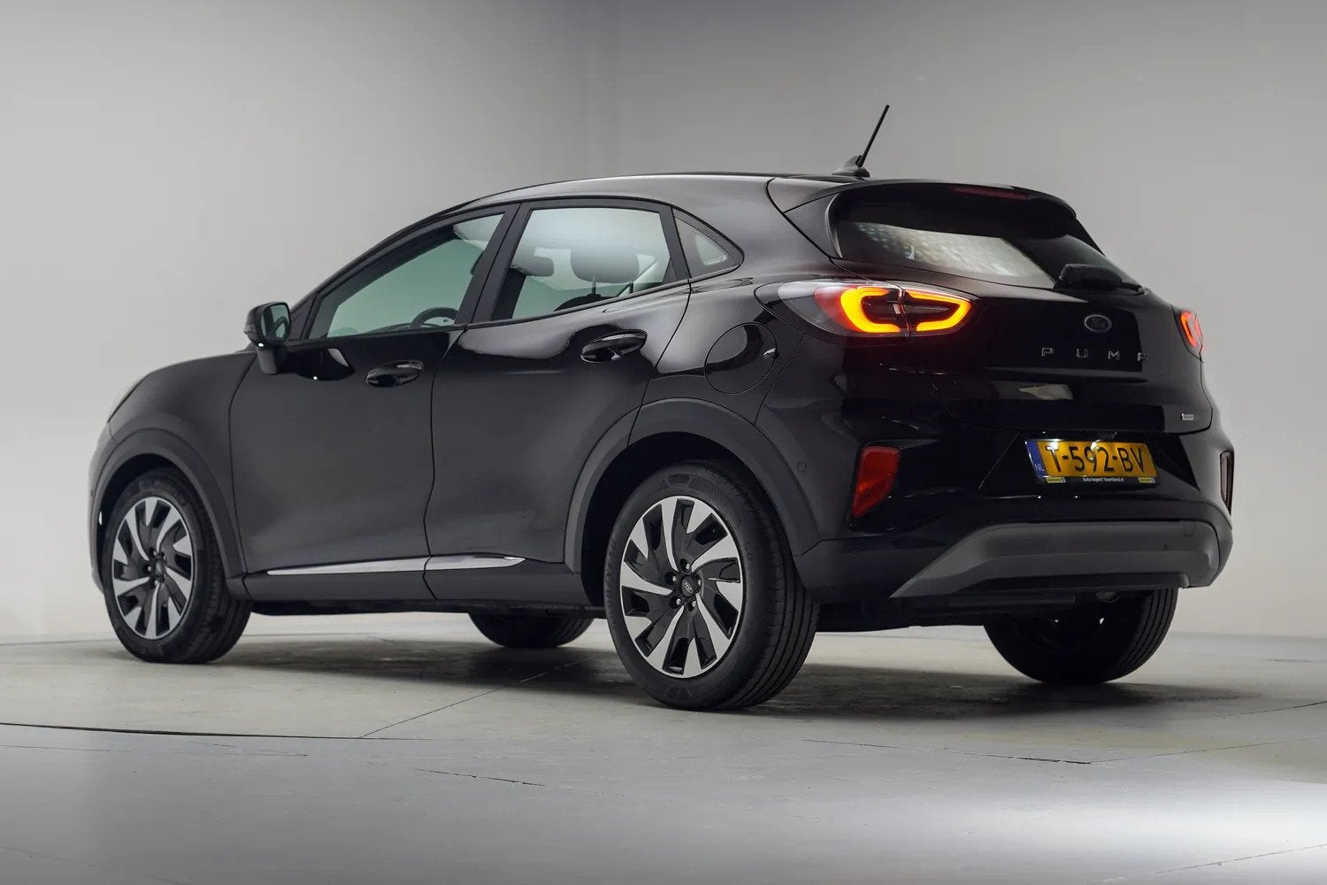 Ford Puma 1.0 EcoBoost Hybrid Titanium Aut. [ LED Apple/Andr, Automaat, Zwart, Origineel Nederlands, Bedrijf