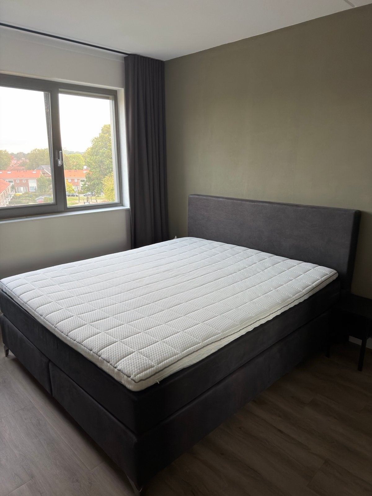 Mooie tweepersoons boxspring, 180cm breed te koop!, Ophalen, 210 cm, Tweepersoons, Zo goed als nieuw