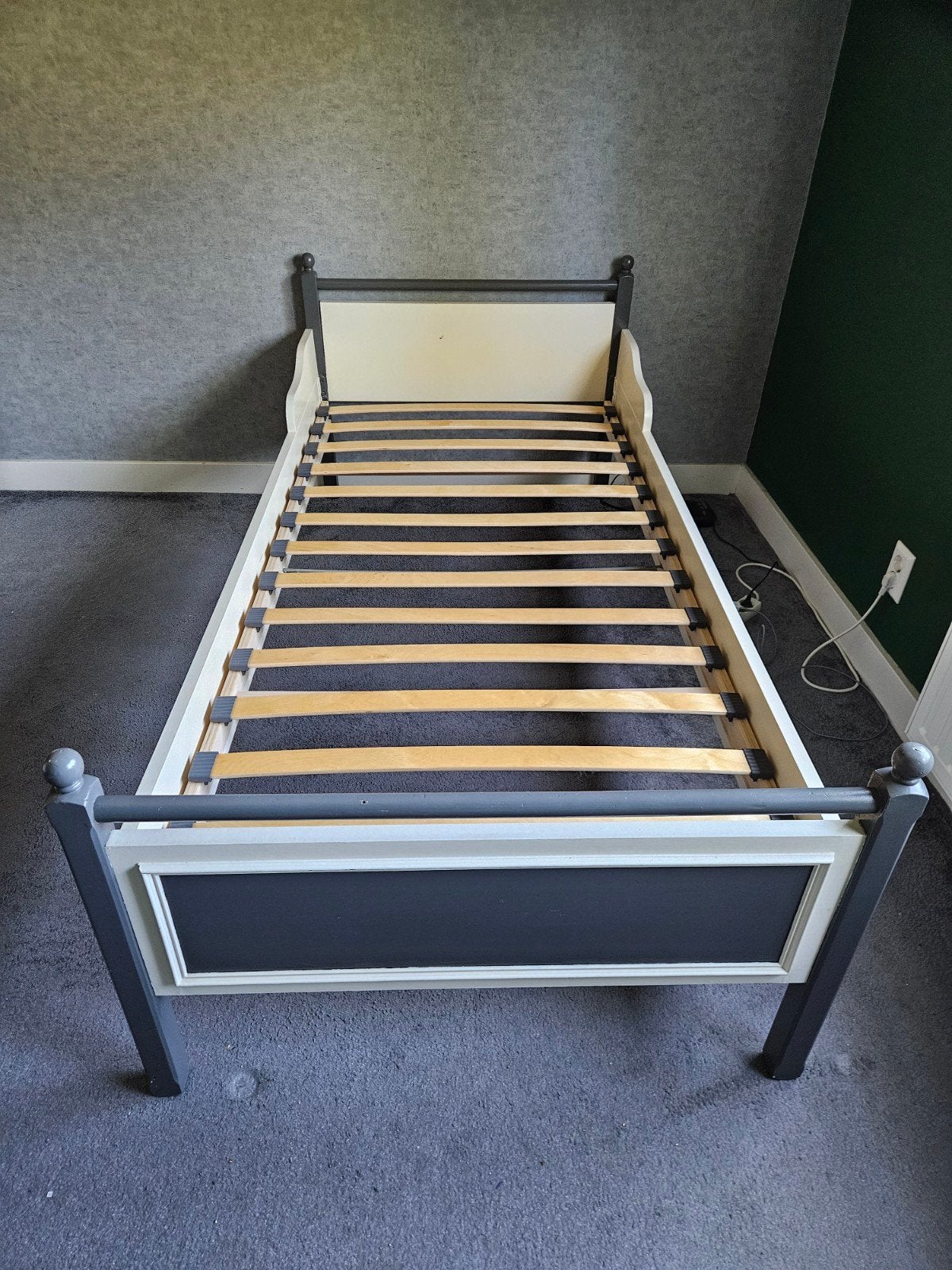 Eenpersoonsbed met lattenbodem - grijs/gebroken wit, Ophalen, Gebruikt, 90 cm, Eenpersoons