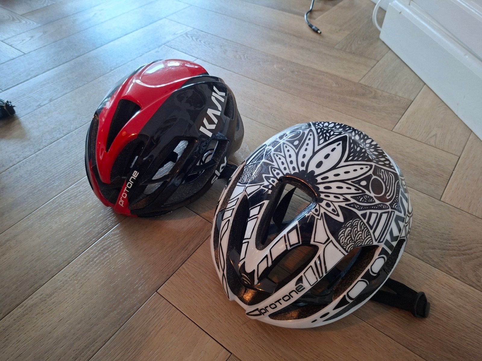2x Kask Protone Fietshelmen Maat L - Uniek Kunstwerk, Kask, Ophalen of Verzenden, Zo goed als nieuw, L