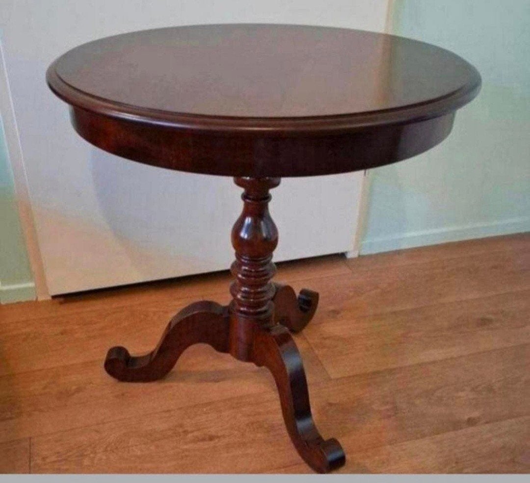 Deze mooie en zware Franse wijntafel is een elegante toevoeg, Ophalen