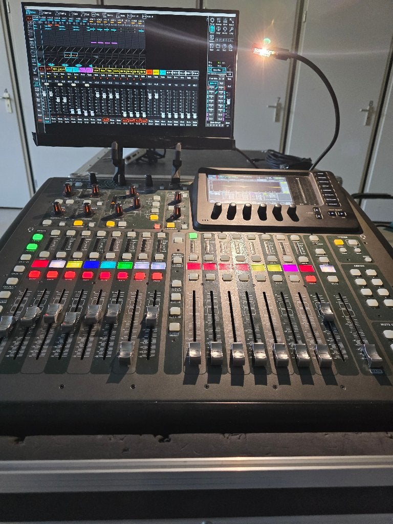 Behringer X32 Compact zeer compleet! veel extra's !, Muziek en Instrumenten, Ophalen, Zo goed als nieuw, 20 kanalen of meer, Microfooningang