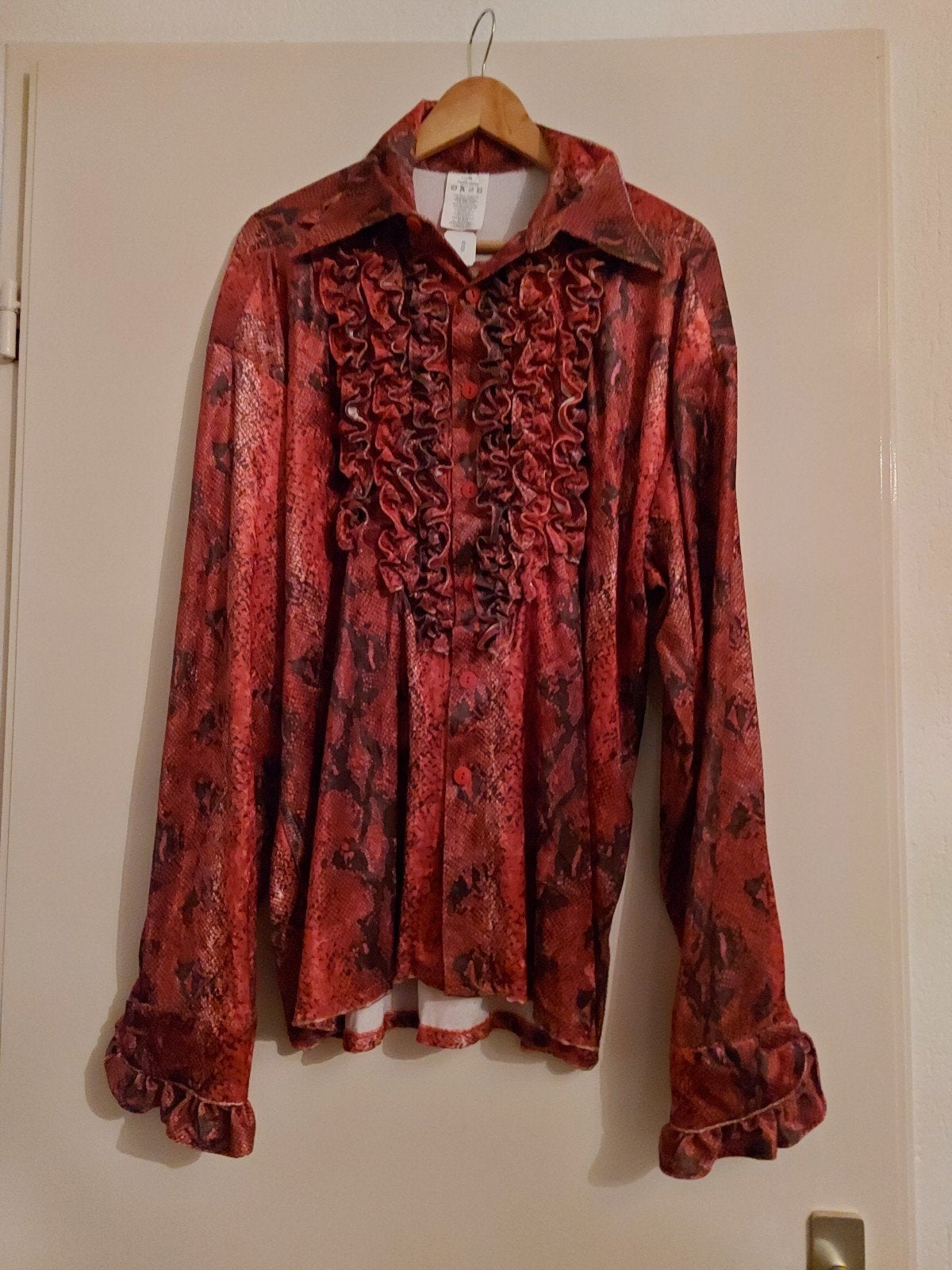 Rood slangenprint overhemd met ruches - Maat 56, Onbekend, Nieuw, Ophalen of Verzenden, Overige halswijdtes