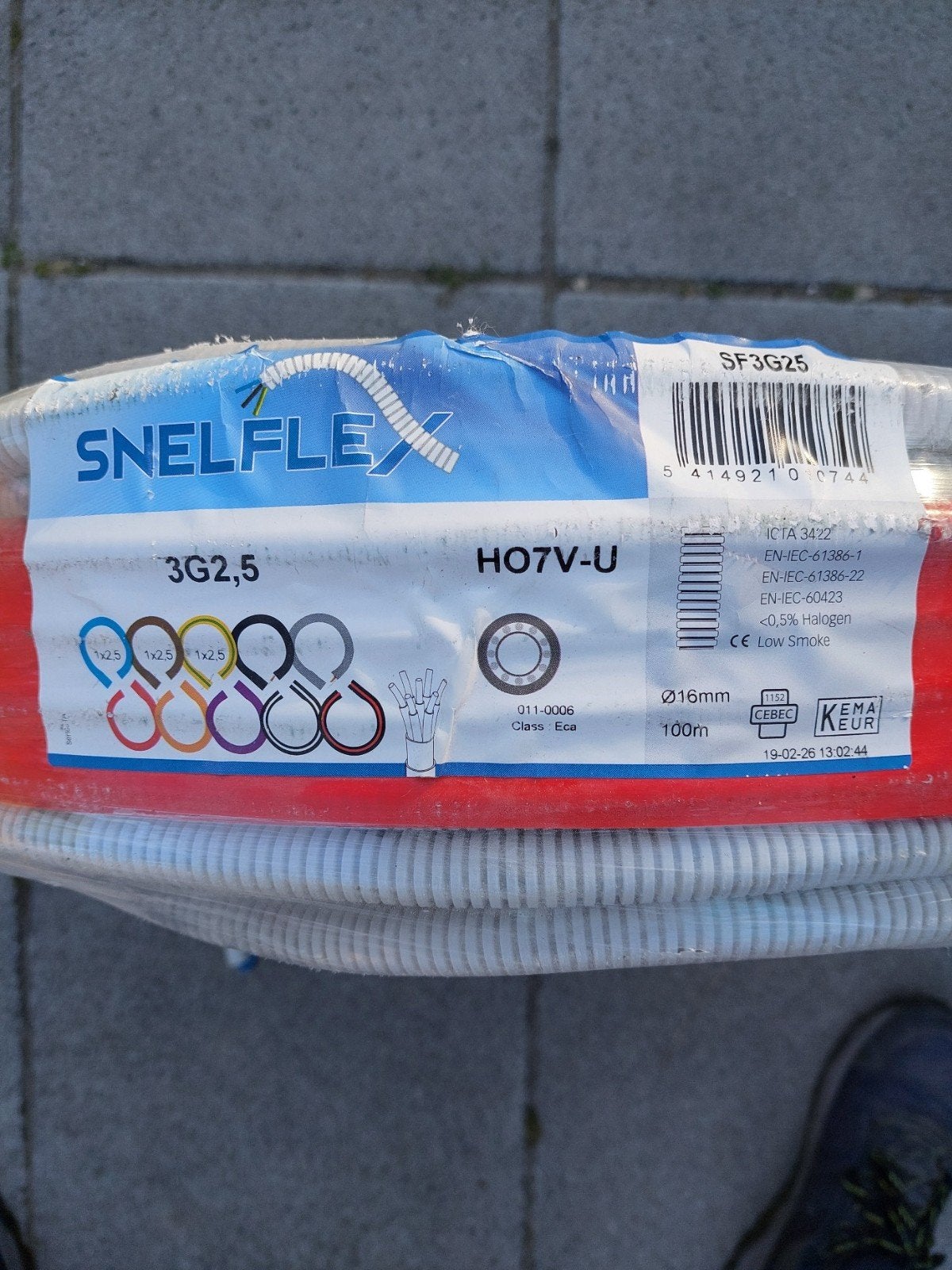 Nieuwe bedrade flex buis 16mm, 3x2,5mm2, ca. 20m, Doe-het-zelf en Verbouw, Elektra en Kabels, Ophalen